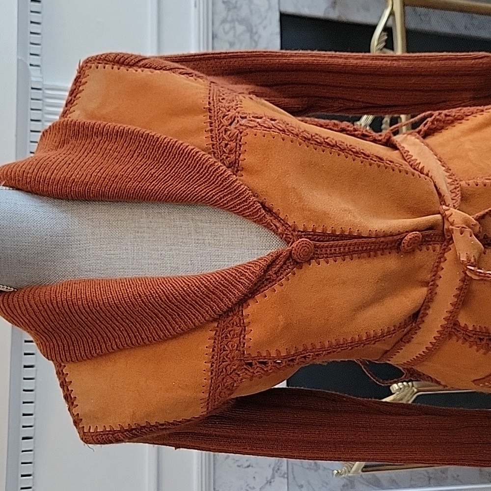 Vtg 70's Suede and Crochet Jacket - Picture 2 of 9